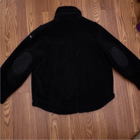 ALO Yoga Black Quilted-Pocket Sherpa Jacket - Picture 10 of 12